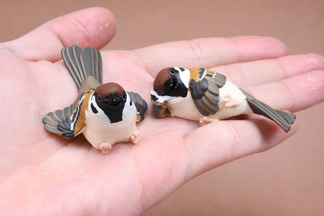 ألعاب كبسولات أصلية لطيفة كاوا - مراجعة Capsule Toy Gashapon وسعره