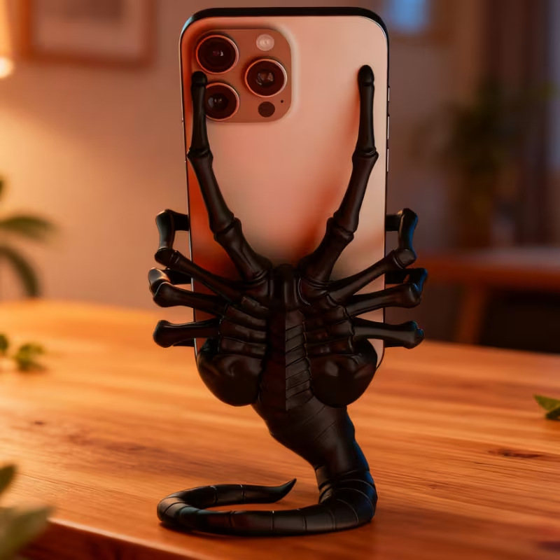 حامل هاتف إبداعي على شكل كائن  - مراجعة Action Figure Stand وسعره